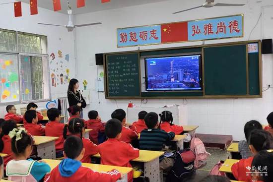 (教育)鳳凰街道司徒小學(xué)組織觀看國(guó)家安全教育宣傳片.jpg