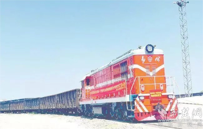 “麻城-寧波舟山港”海鐵聯(lián)運(yùn)班列。(1).jpg