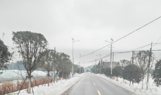 省道S356董家垅-朱新線路口9.3公里，都清理到邊，路面不見雪 高橋鎮(zhèn).jpg