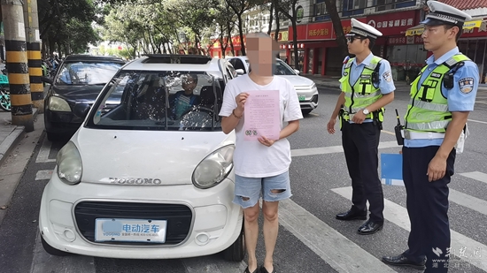 圖1：對情節(jié)輕微的車主，通過寫承諾書方式開展勸誡引導(dǎo).jpg
